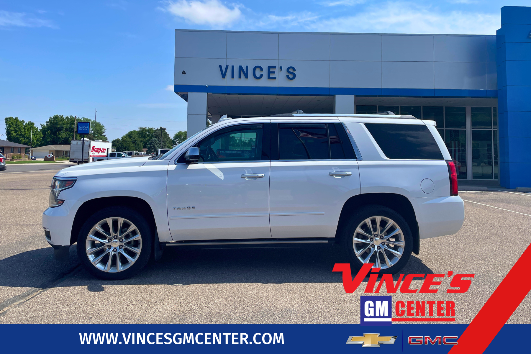 2019 Chevrolet Tahoe Premier in Iridescent Pearl Tricoat — front three-quarter view